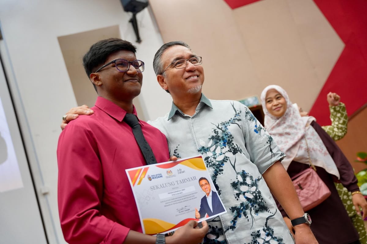 Berhasil meraih Juara 1 pada National Wedding Photography Championship 2024. Penghargaan ini diberikan atas kemampuan mengabadikan momen-momen sakral dengan sentuhan artistik, emosi yang autentik, dan storytelling visual yang memukau.